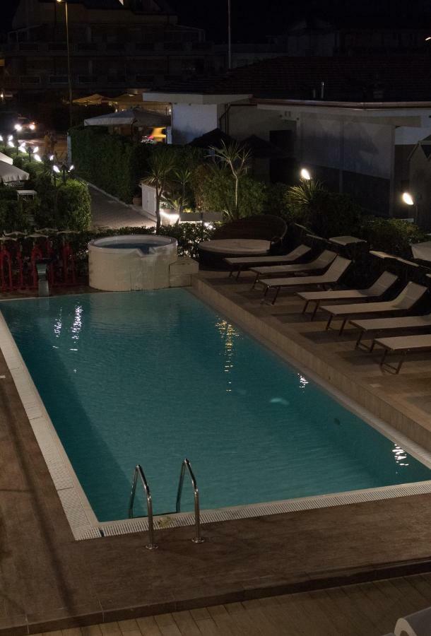Hotel Delfino Marina Di Carrara Exteriér fotografie